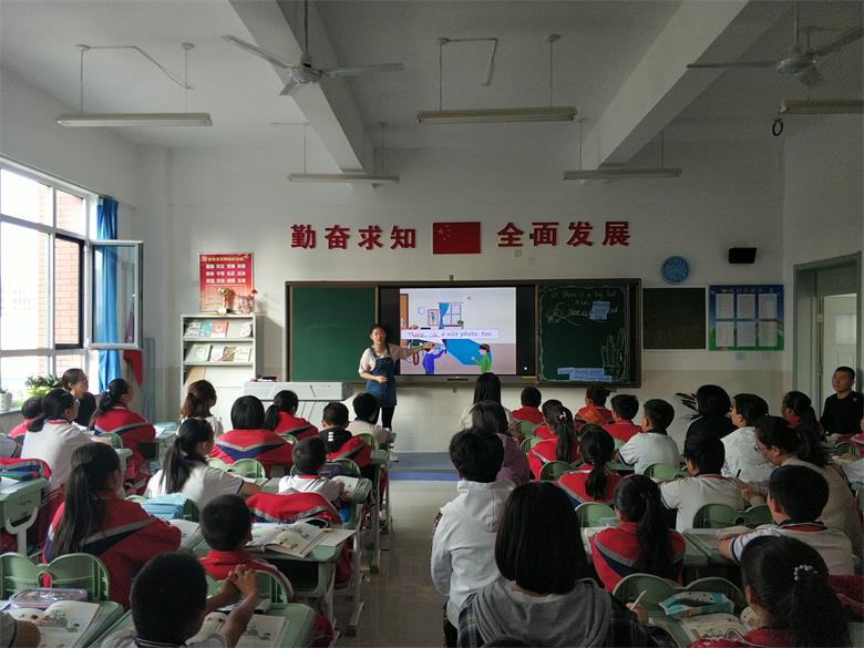 毛晓萍.jpg